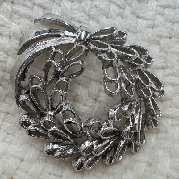 VINTAGE SIGNED PELL BROOCH Wheat Floral Ribbon Wreath SPRAY & BOW PIN Signed - Picture 2 of 6